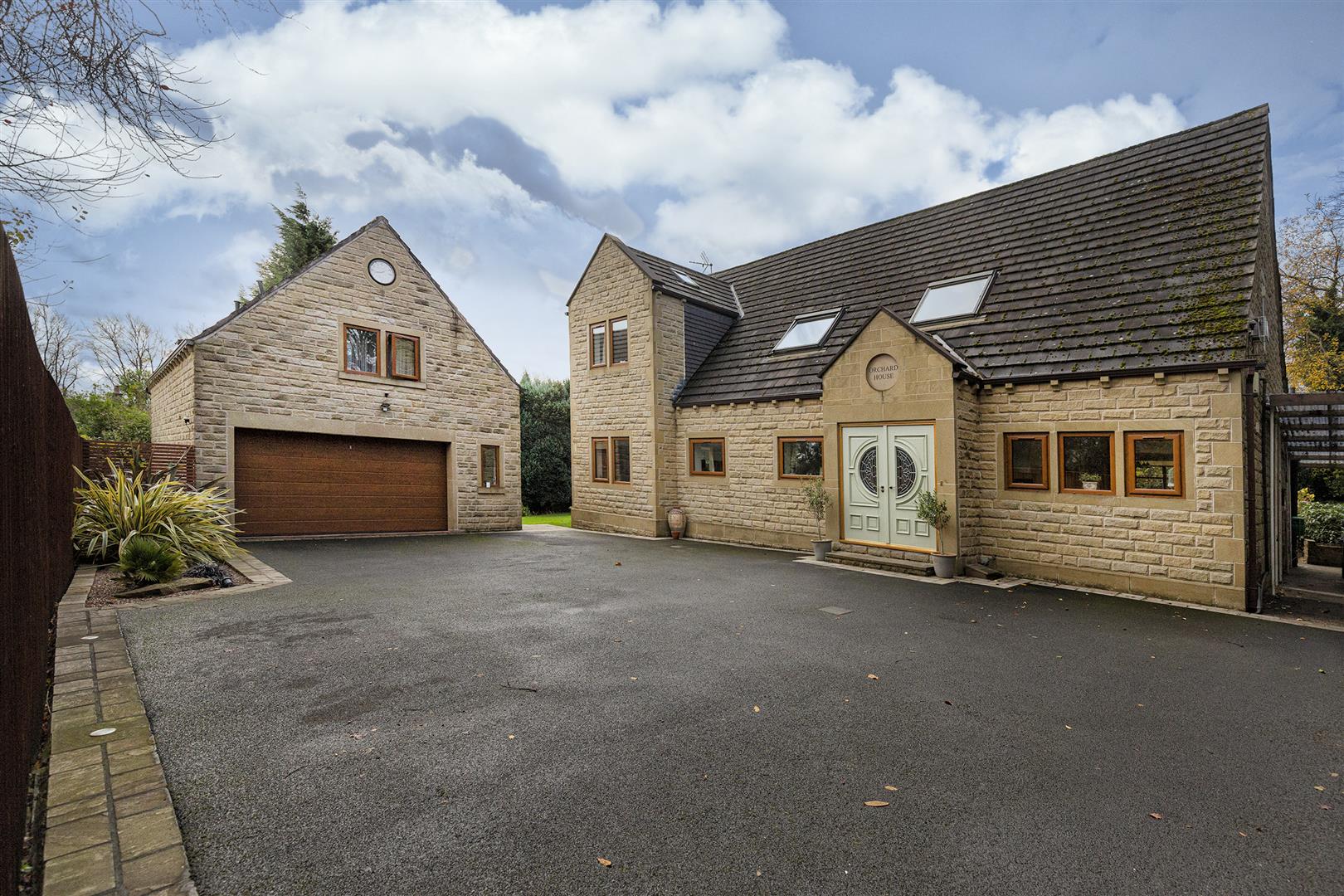 House Detached Daisy Lea Lane, Lindley, Huddersfield
